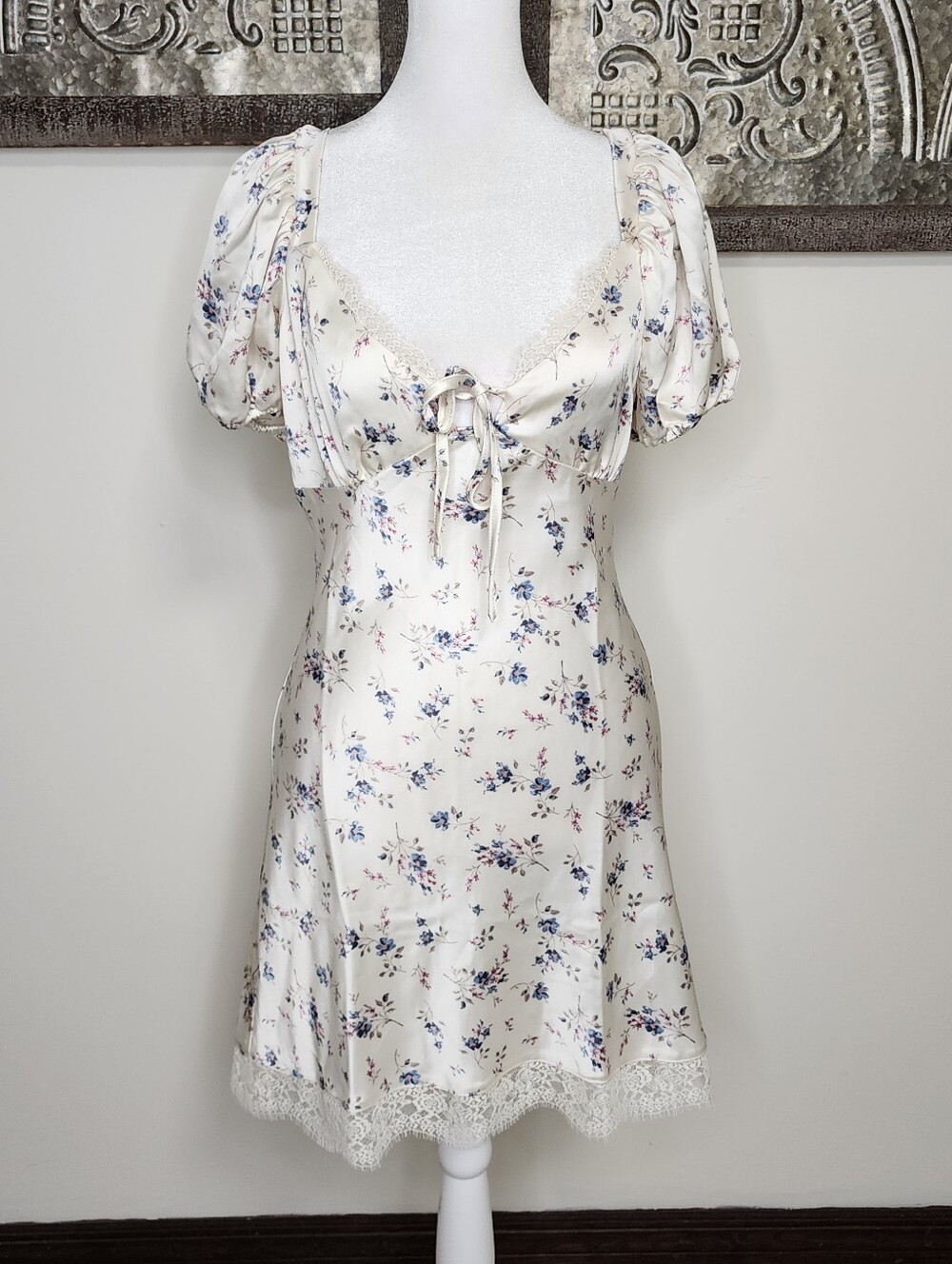 Forever21 Cream Floral Satin Puff Sleeve Tie Front Lace Trim Mini Dress Medium
